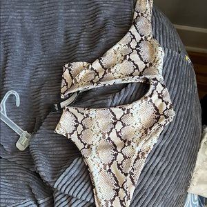 one shoulder one suit bikini with cut opening on the side